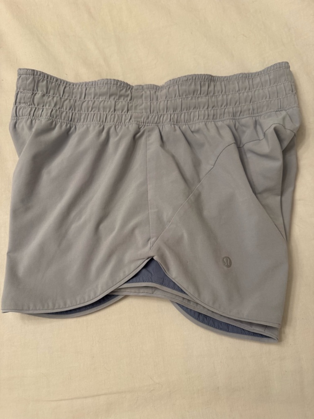 lululemon athletica Women's Reversible Athletic Shorts Size 6 lt & drk purple - Picture 6 of 9